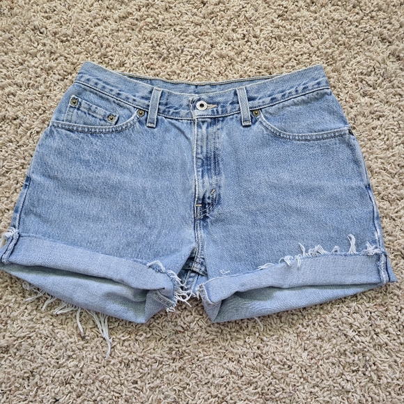 Vintage Levi's 519 Women's Light Wash Blue Denim Cutoff Shorts - Picture 5 of 14